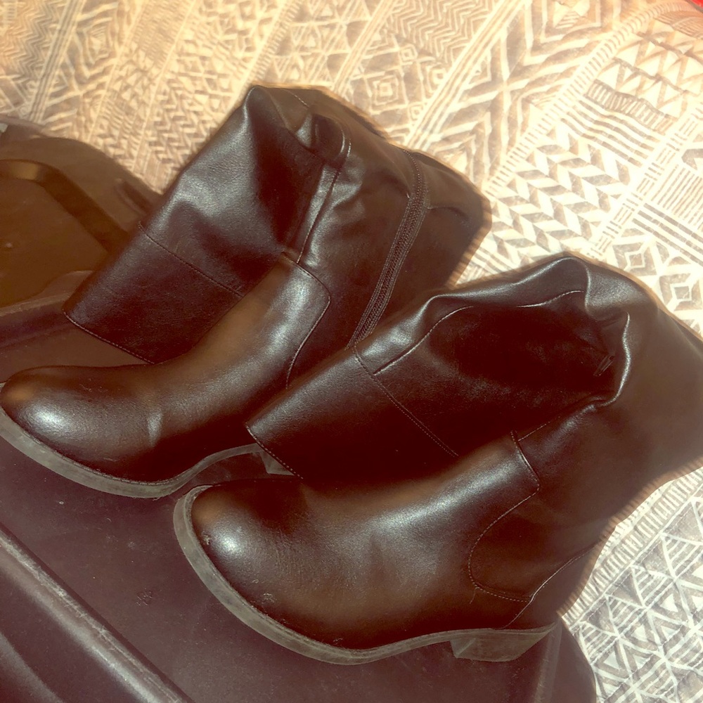 Black knee height boots